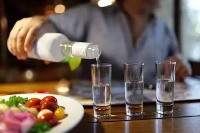 進口白酒清關，白酒進口進保稅倉，白酒報關流程，2022新版跨境電子商務零售進口商品清單